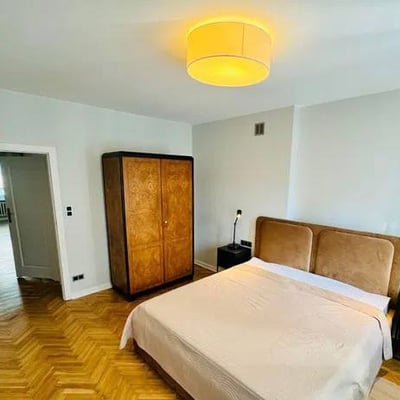Alquiler de un elegante apartamento amueblado de 3 habitaciones, 74 m², Śródmieście, Varsovia, Polonia